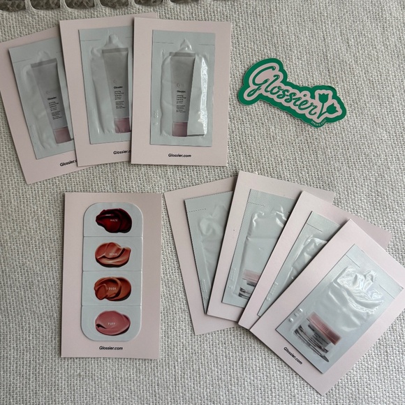 Glossier sample packs 9 pieces - Picture 1 of 1